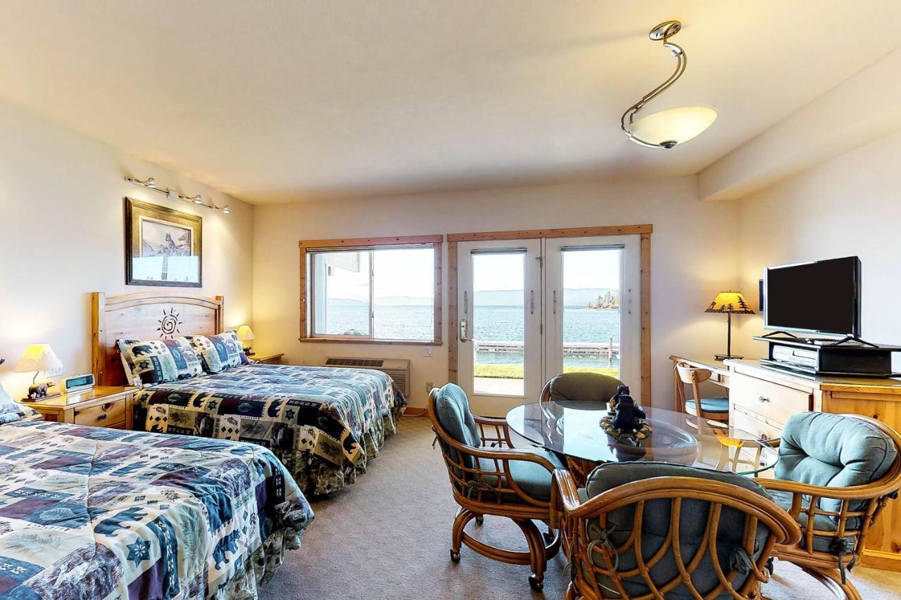 Many Springs Lakefront Condos Bigfork Room photo